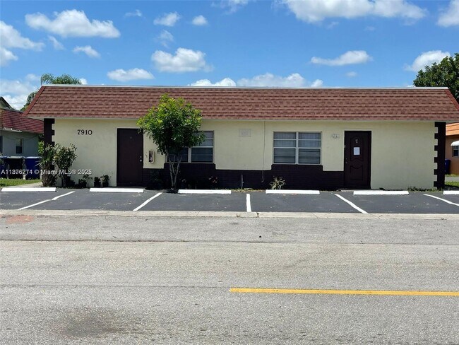 Primary Photo - 7910 SW 10th Ct