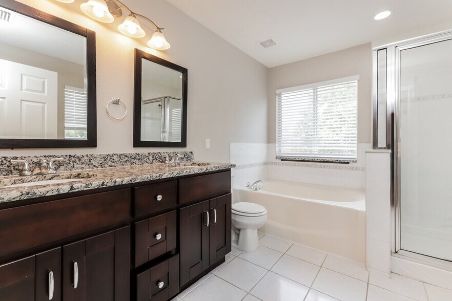 Building Photo - 10904 Golden Silence Dr