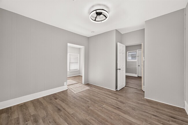 Building Photo - 1507 Laird St