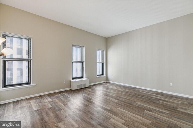 Building Photo - 135 S 19th St