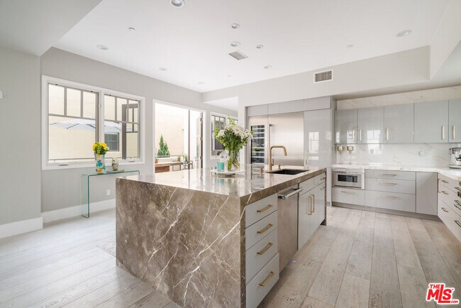 Building Photo - 13065 Bluff Creek Dr
