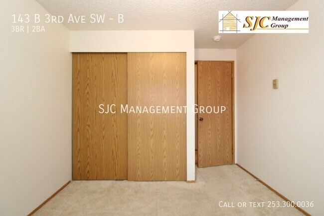 Building Photo - 143 3rd Ave SW