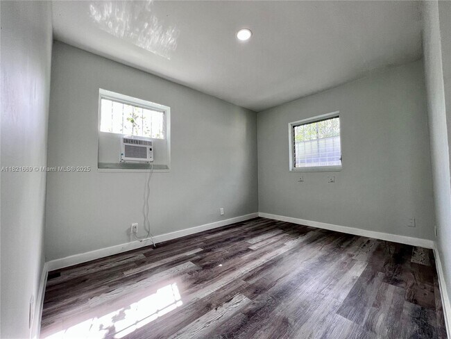 Building Photo - 2901 NW 18th St