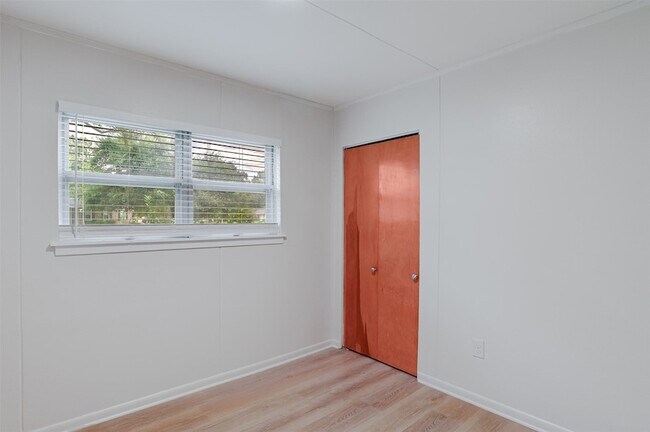 Building Photo - 1101 Shirley Ln