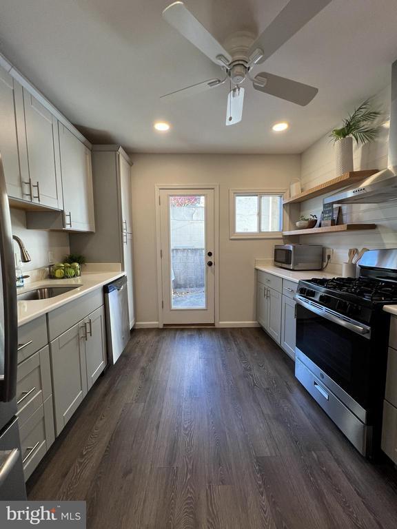 Building Photo - 324 S Castle St