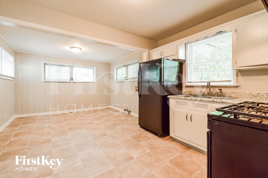 Building Photo - 718 Pegg Rd SW