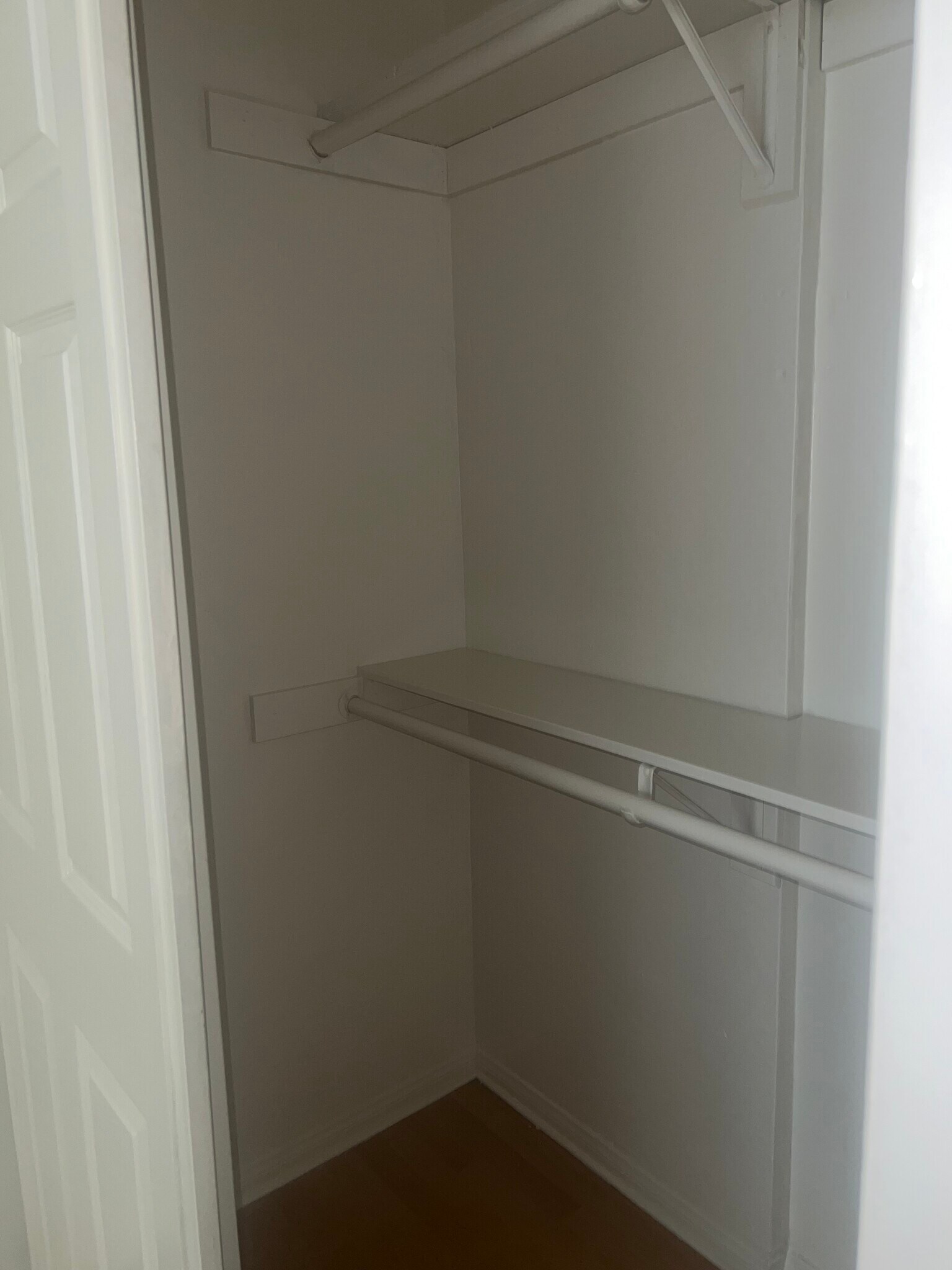 Building Photo - 511 N La Brea Ave