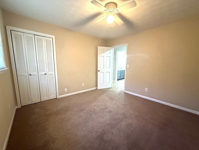 Building Photo - Ranch Home on large lot