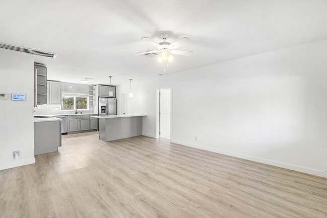 Building Photo - 5068 Sunrise Blvd