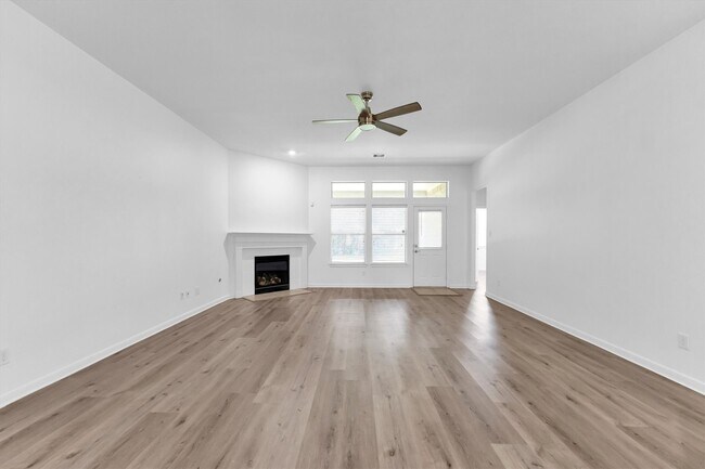 Building Photo - 14823 Yellow Begonia Dr
