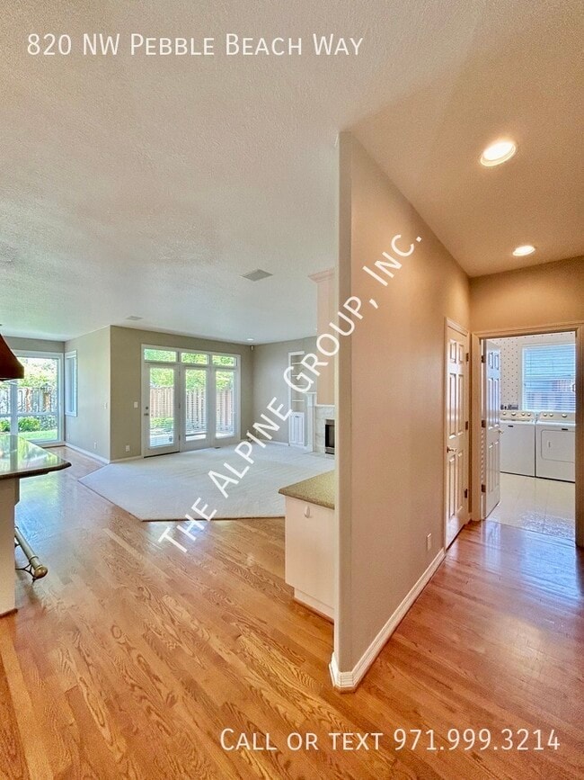 Building Photo - 820 NW Pebble Beach Way