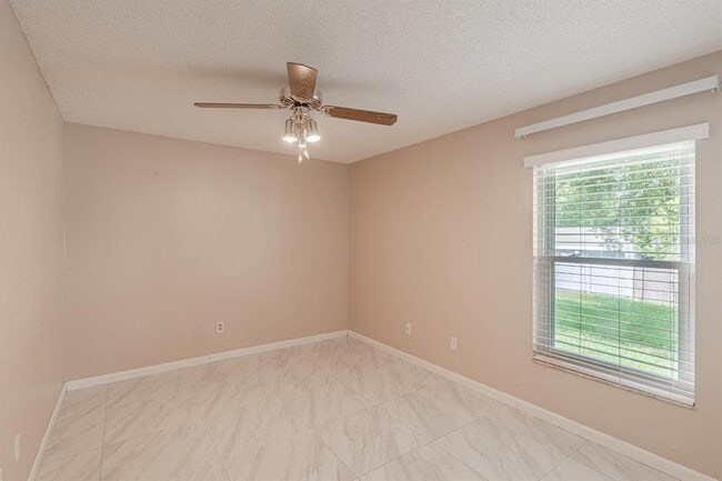 Building Photo - 10435 Crestfield Dr