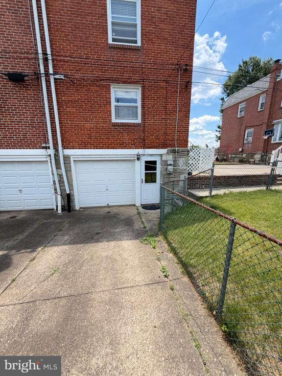 Building Photo - 9944 Ferndale St