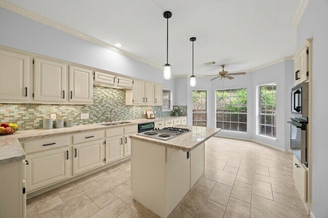 Building Photo - 4215 Valley Glade Dr