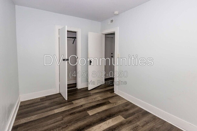 Building Photo - 3300 E 149th St