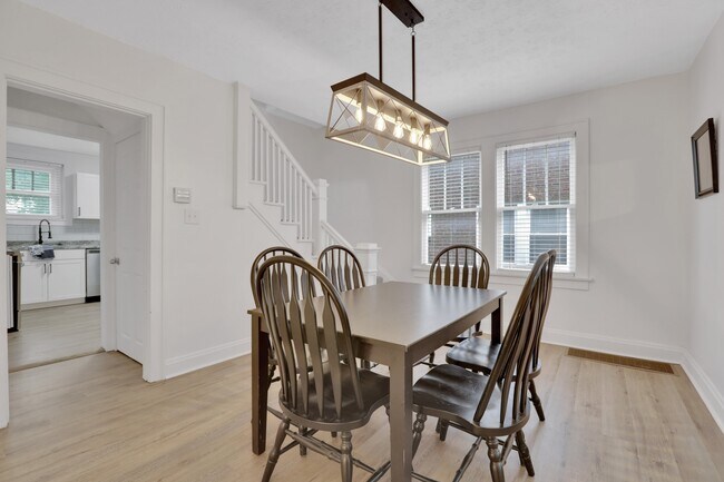 Building Photo - 609 Fairwood Ave