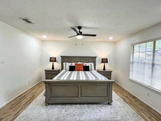 Building Photo - 2012 E Lacey Oak Cir