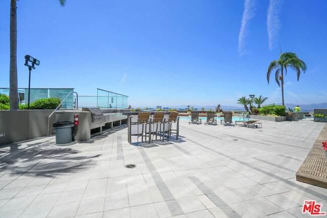 Building Photo - 1100 Wilshire Blvd