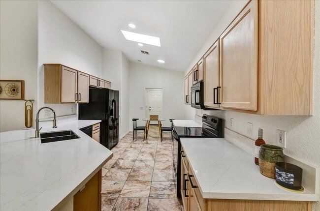 Building Photo - 3247 E Maldonado Dr