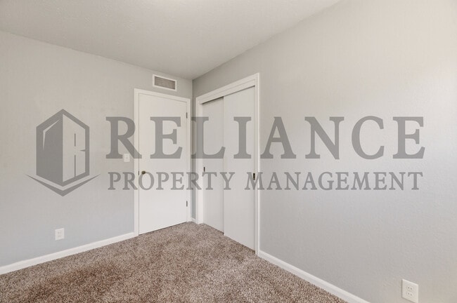 Building Photo - 730 N Chipper Ln
