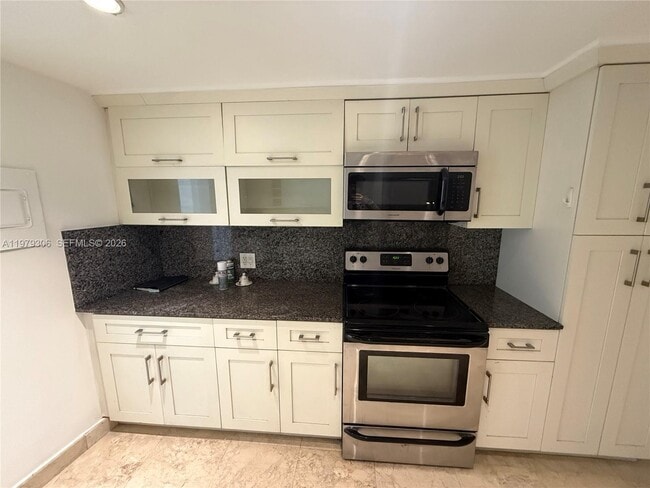 Building Photo - 5255 Collins Ave