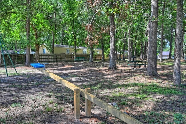 Building Photo - 9812 Arbor Oak