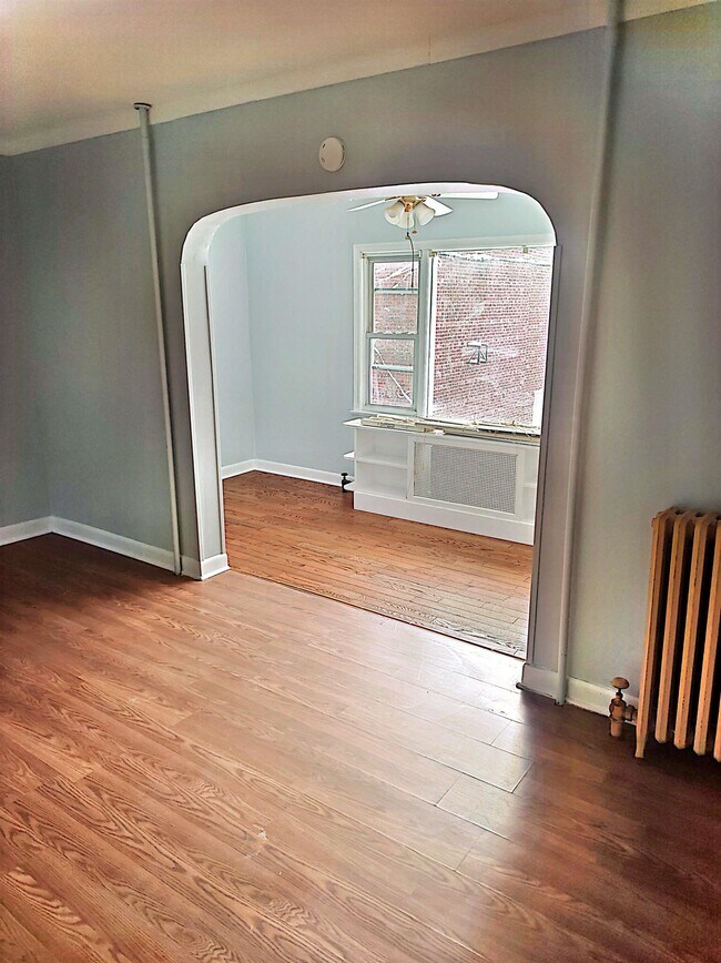 Building Photo - 9 W 15th St