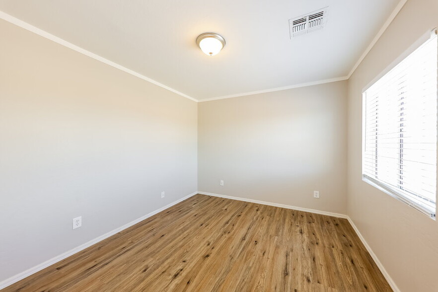 Building Photo - 12605 W Corrine Dr