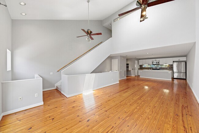Building Photo - 913 Robin St