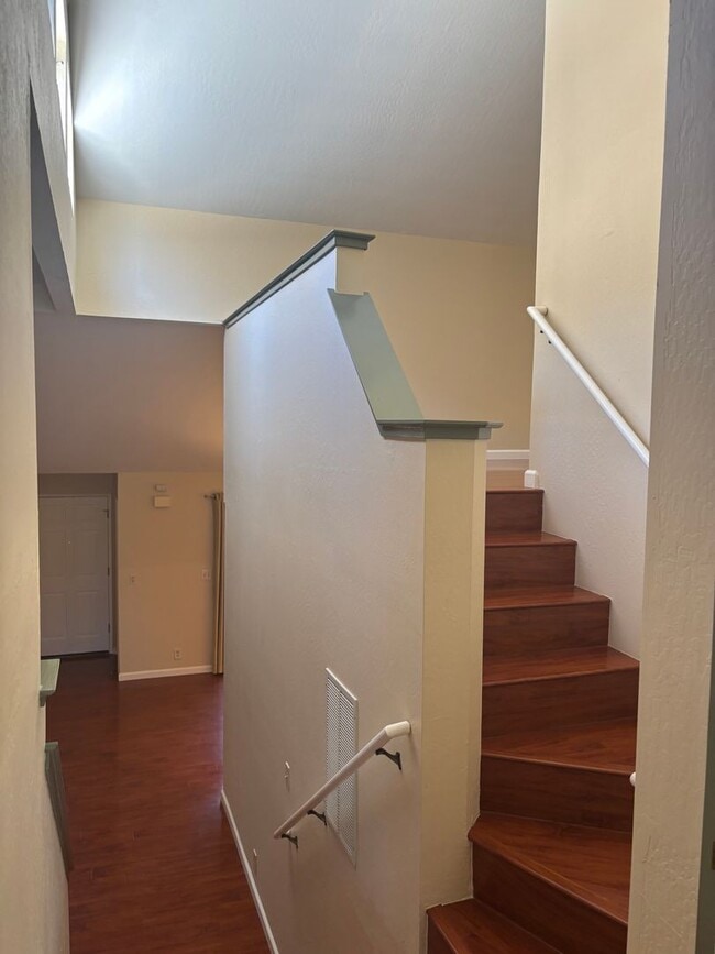 Building Photo - Two Bedroom Two Bath, plus Office Townhouse in Aptos