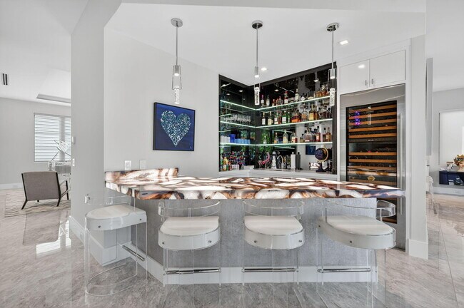 Building Photo - 785 NE 70th St