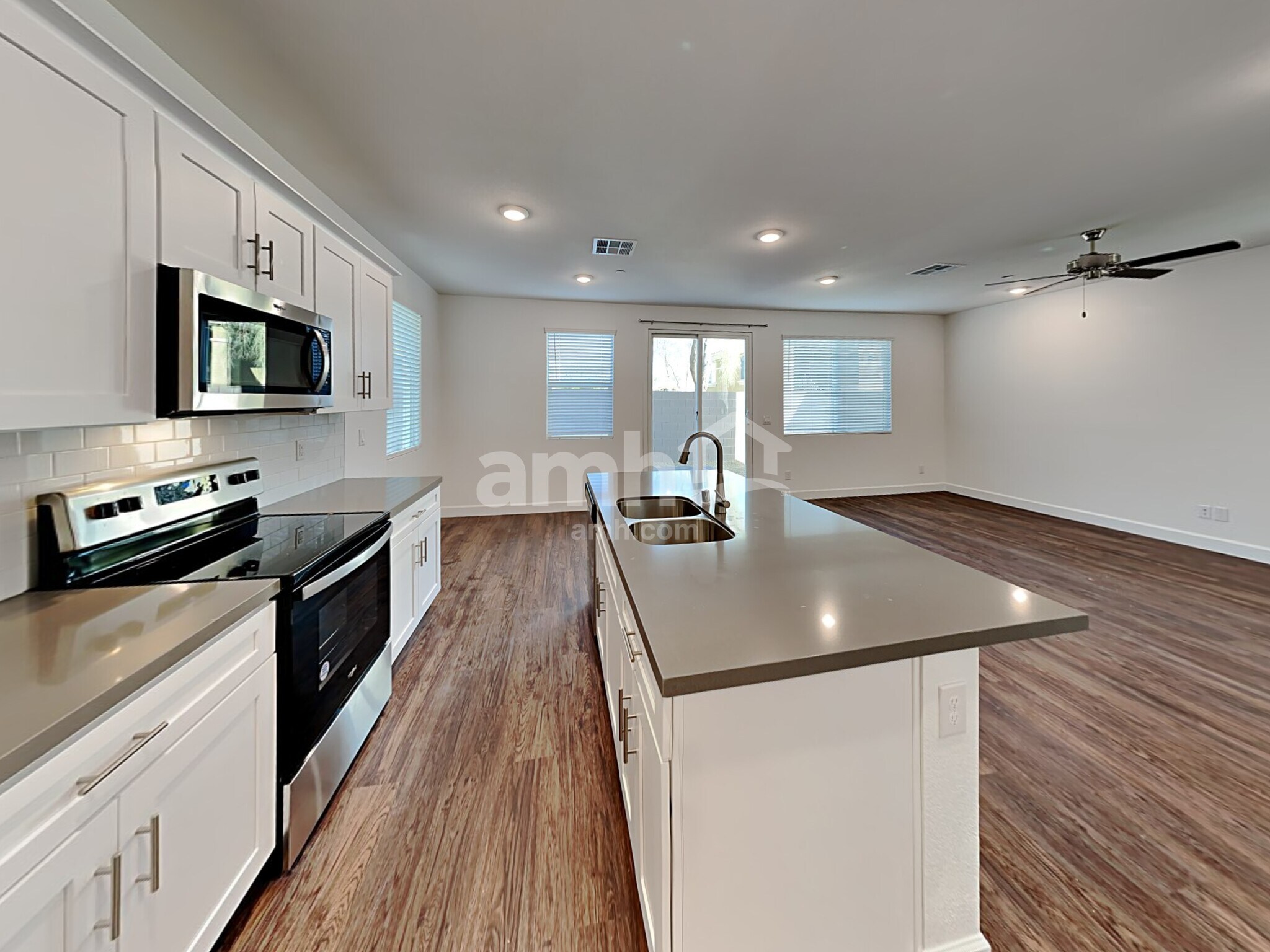 Building Photo - 10072 Roseum Ct