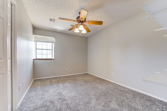 Building Photo - ** Move-In Special - $500 Off ** Charming ...