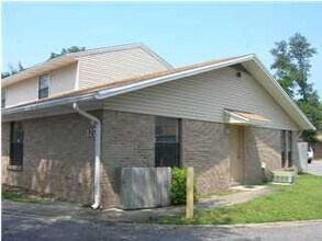 Building Photo - 127 Classic Ct