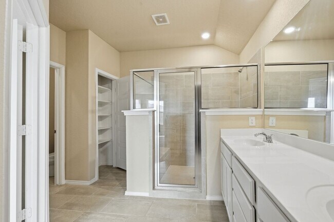 Building Photo - Spacious & Move-In Ready Rental in 78252 – Easy Access to Major Highways