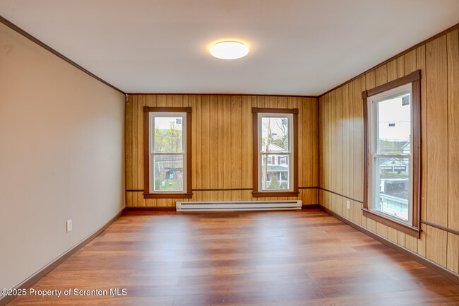 Building Photo - 154 Pike St