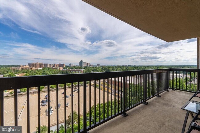 Building Photo - 3713 S George Mason Dr