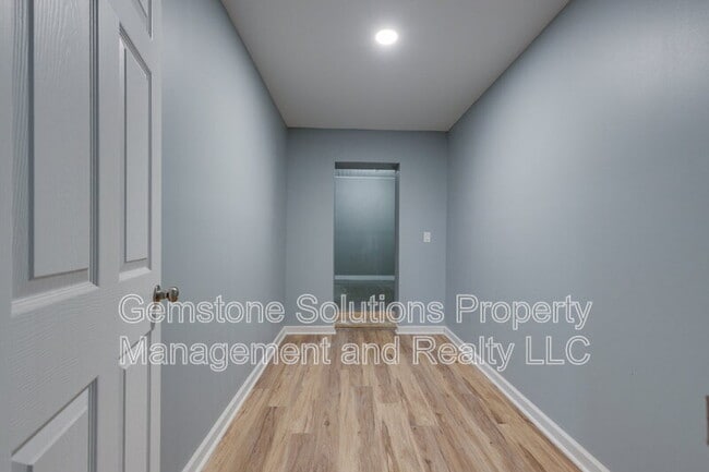 Building Photo - 2930 Primrose Cir