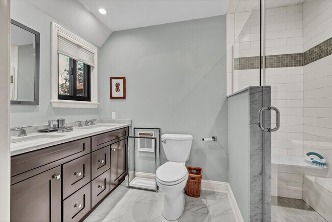 Building Photo - 123 Heritage Vlg