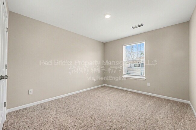 Building Photo - 435 Kennerly Center Dr