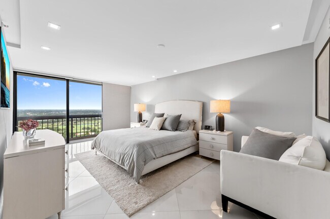 Building Photo - 1900 Consulate Pl