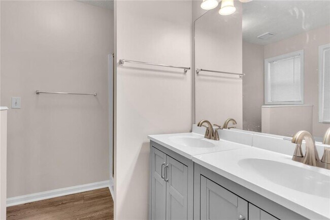 Building Photo - 878 Grindstone Dr SW