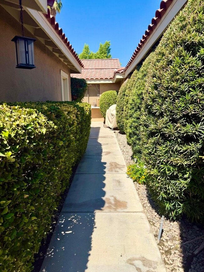 Building Photo - 231 Santa Barbara Cir