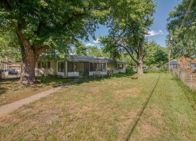 Building Photo - Don't miss out on this beautiful home!