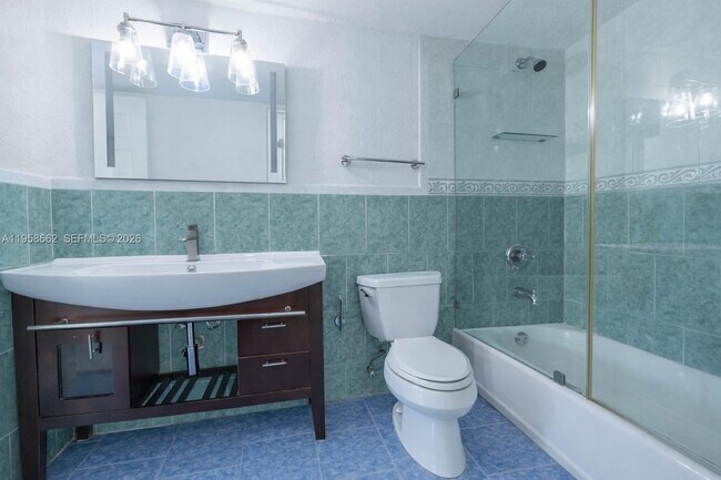 Building Photo - 2740 W 76th St