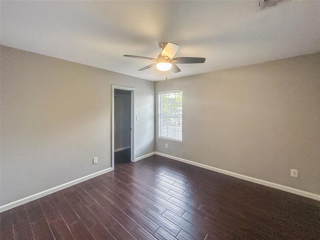 Building Photo - 5700 Glen Meadow Dr