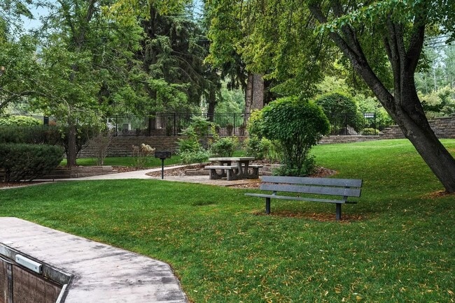 Building Photo - 2 Bedroom Condo with Boat Slip in Bigfork