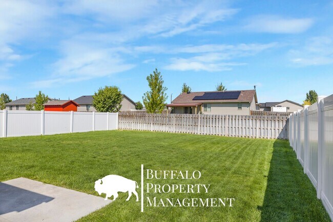 Building Photo - 4215 Roy Cir