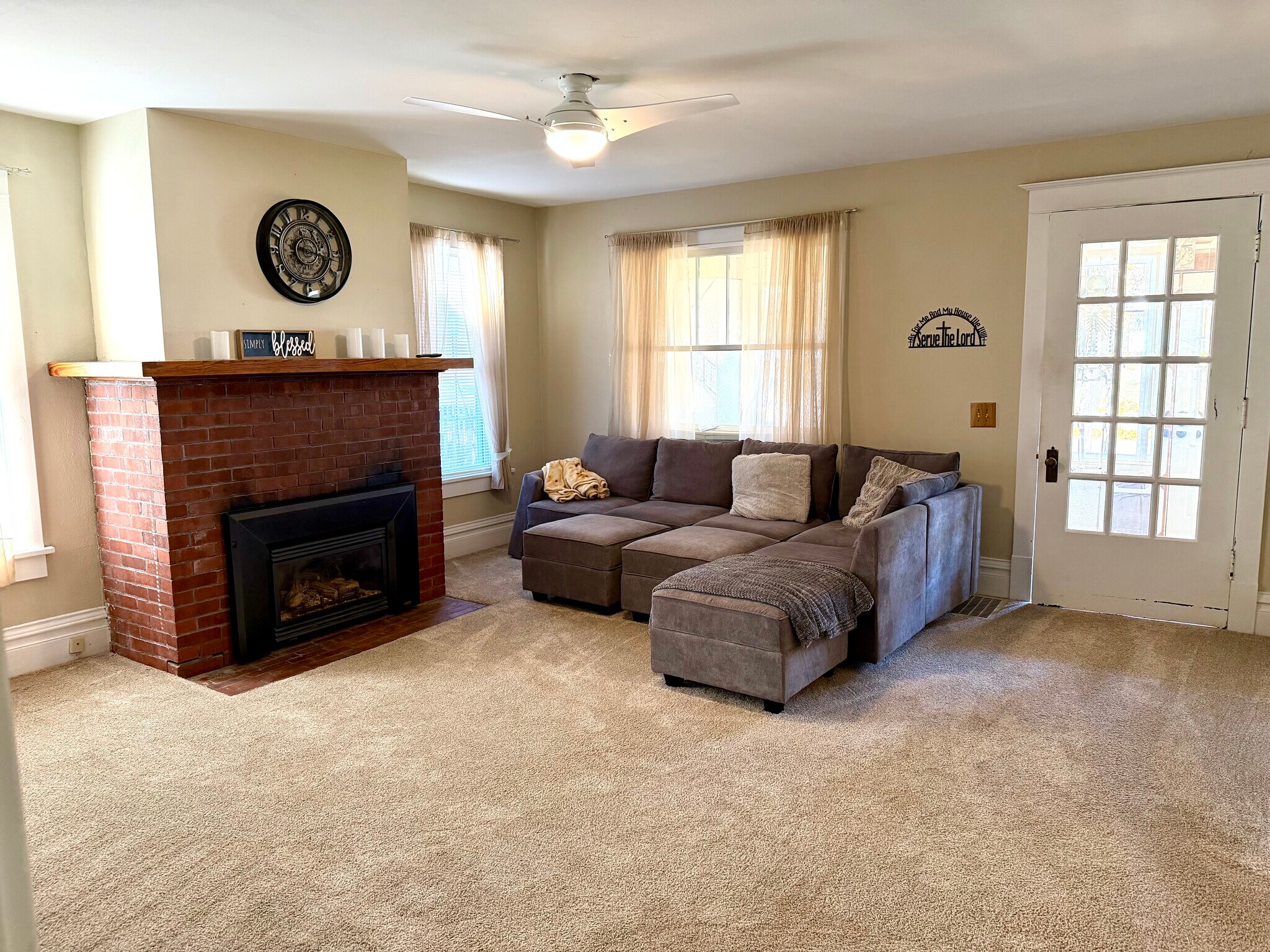 Building Photo - 323 S Janesville St