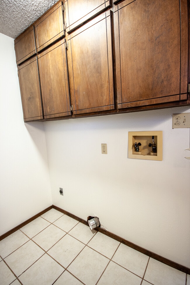 Building Photo - 1321 Piedmont Dr